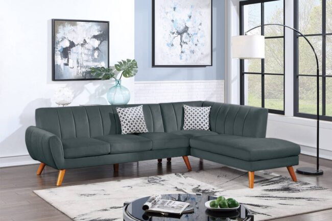 F8867<DIV> 2-Piece Sectional Set W/ 2 Accent Pillows