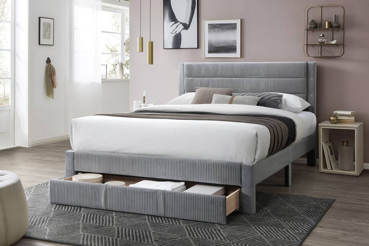 F9657Q Queen Bed