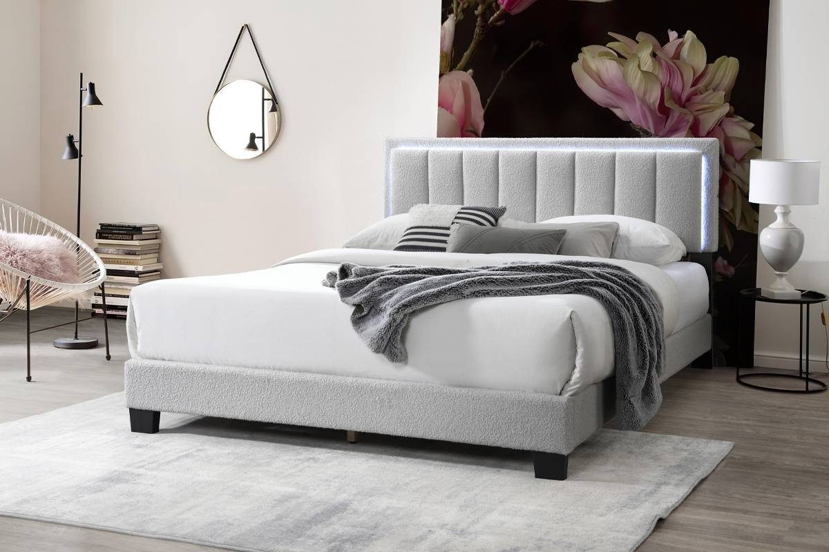 F9661Q Queen Bed