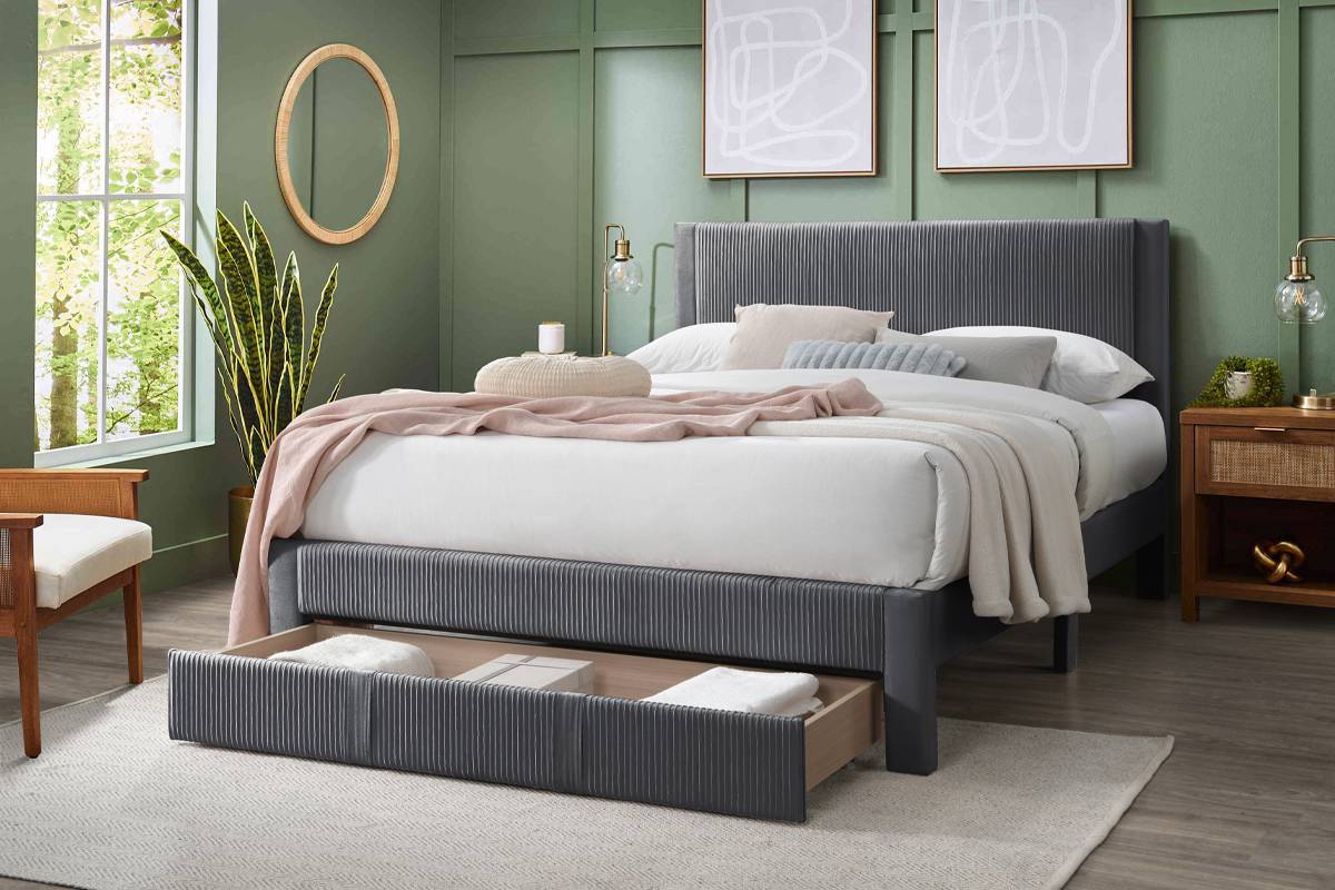 F9658Q Queen Bed