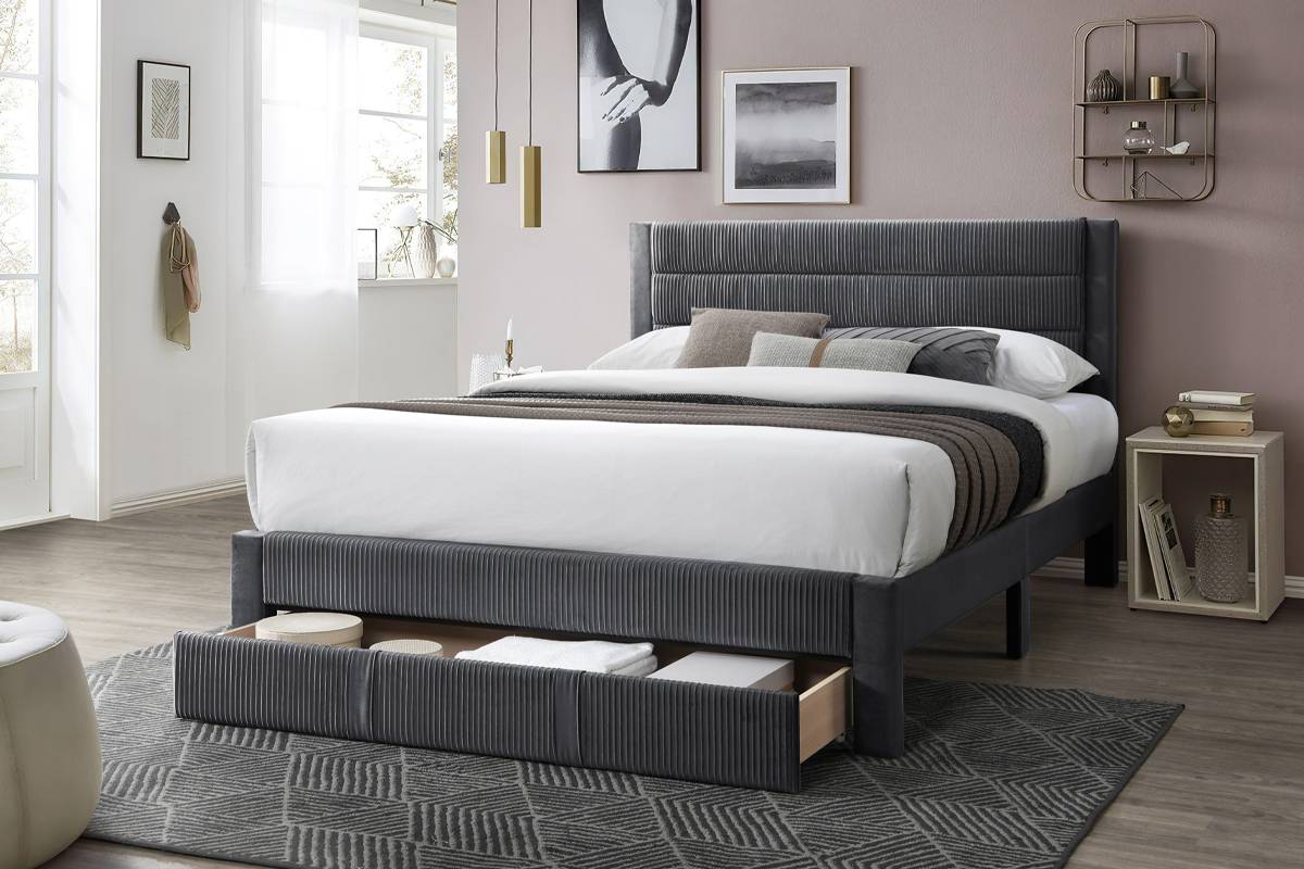 F9656Q Queen Bed